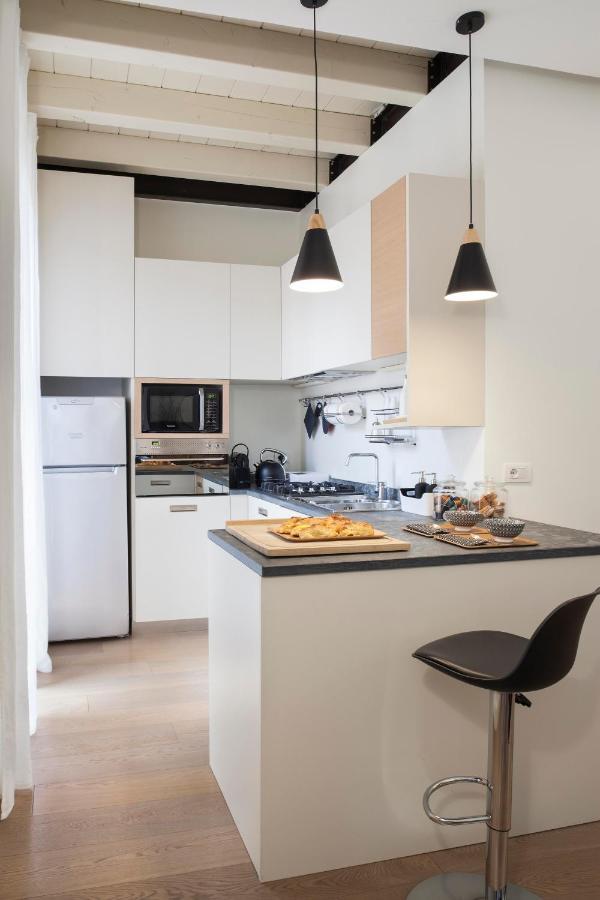 Lily Pads -Elegant Apartment- In The City Center 밀라노 외부 사진