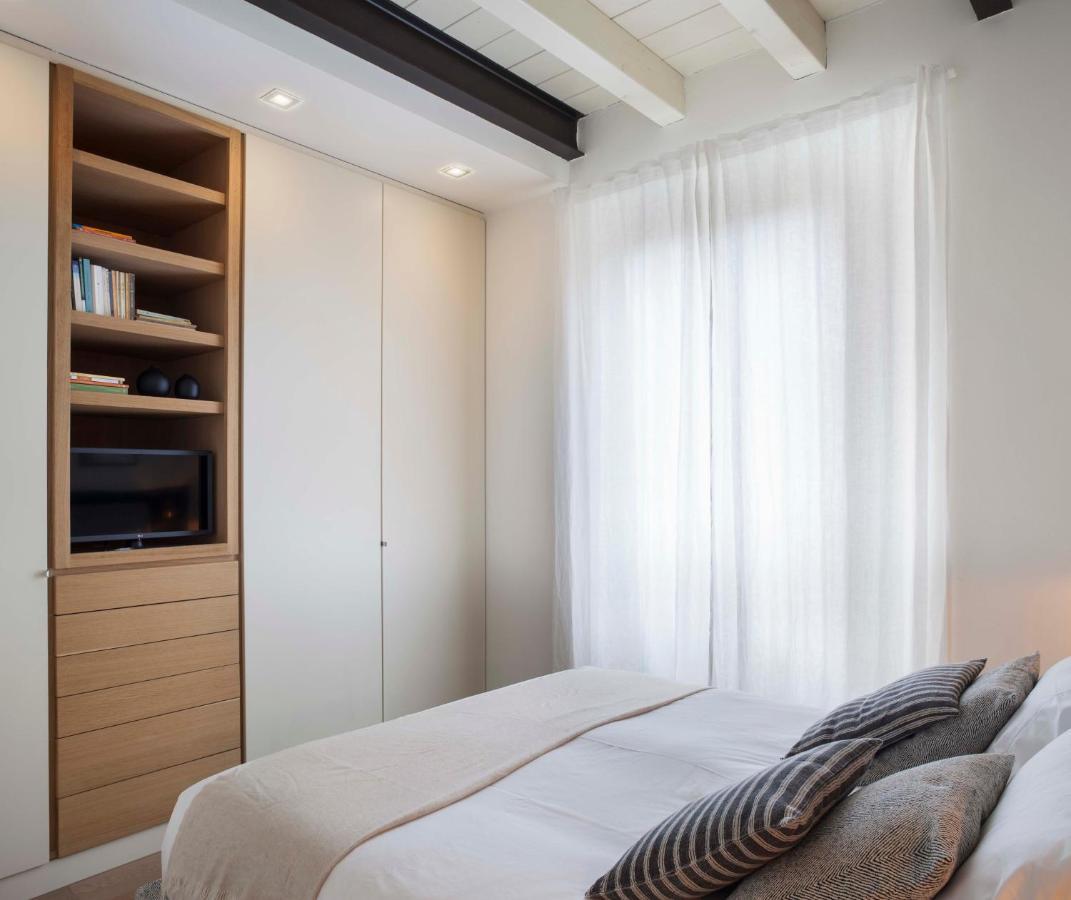 Lily Pads -Elegant Apartment- In The City Center 밀라노 외부 사진