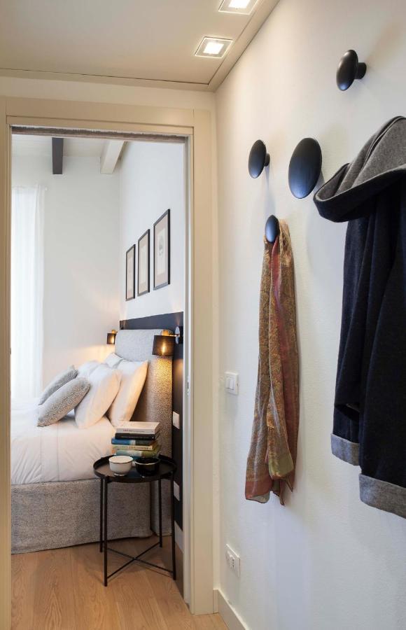 Lily Pads -Elegant Apartment- In The City Center 밀라노 외부 사진