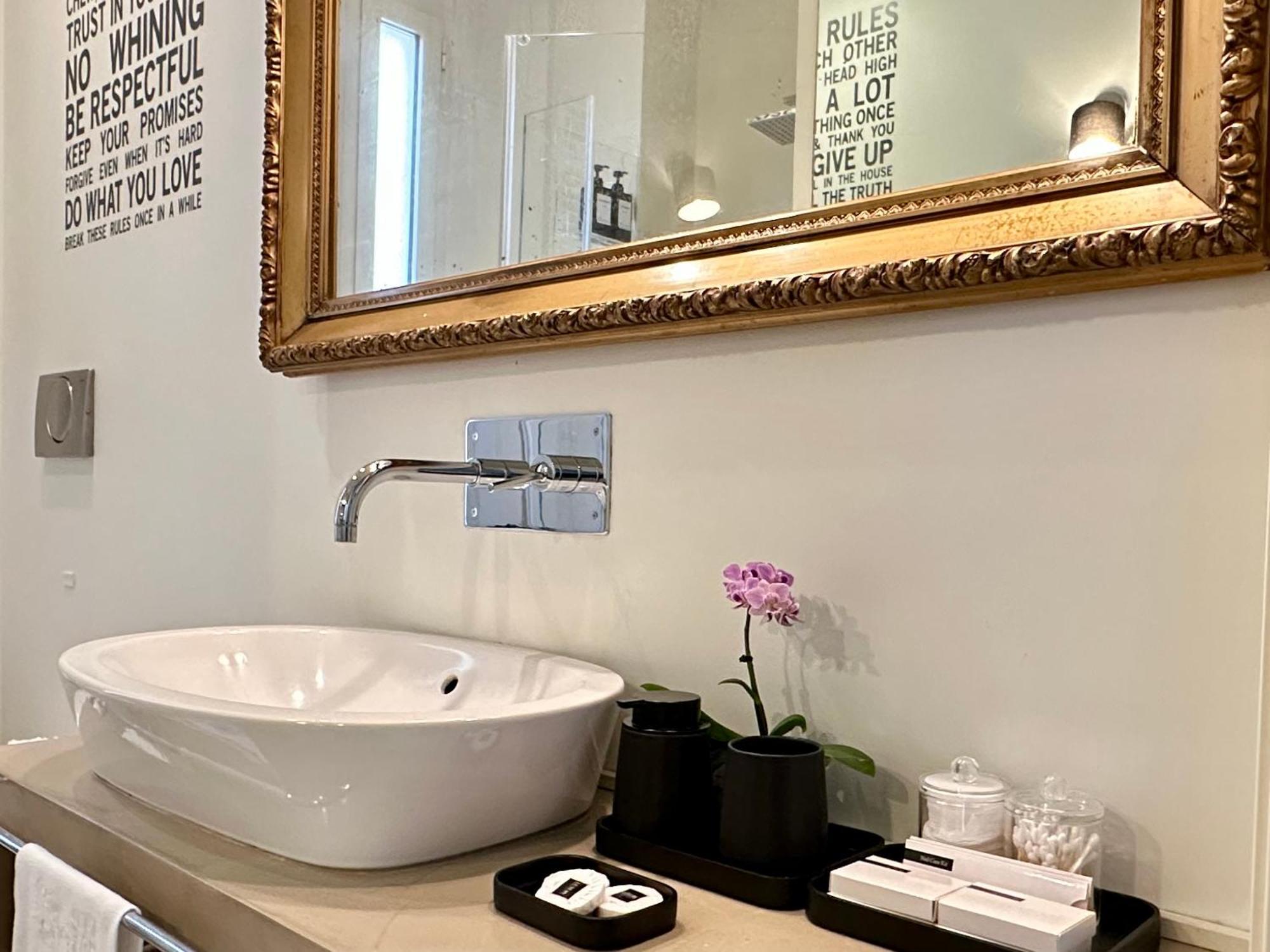 Lily Pads -Elegant Apartment- In The City Center 밀라노 외부 사진