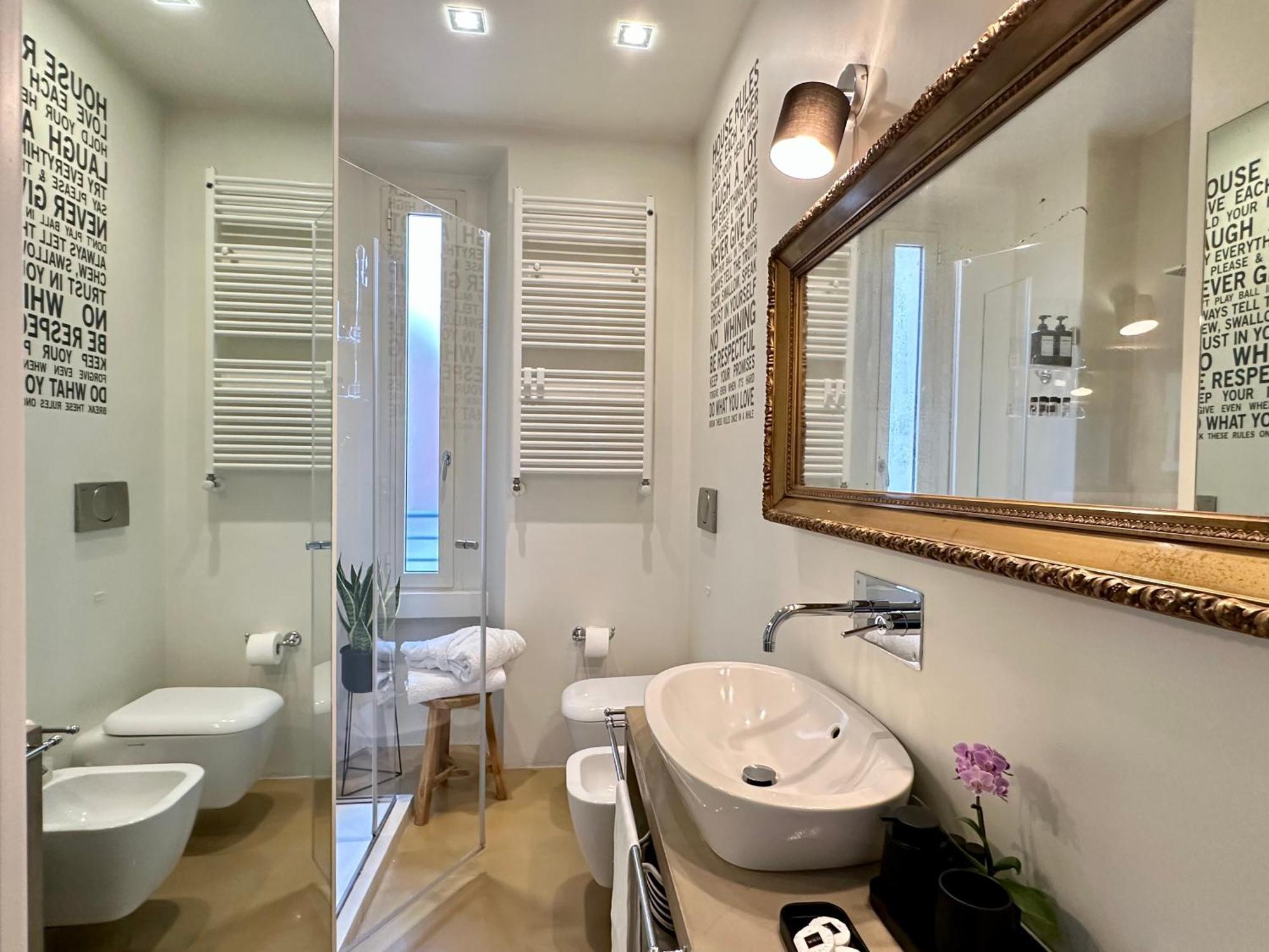 Lily Pads -Elegant Apartment- In The City Center 밀라노 외부 사진